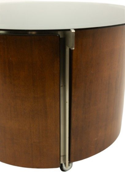 Eugenio Gerli, für Tecno. Runder Couchtisch mit integrierter Bar. Um 1960.