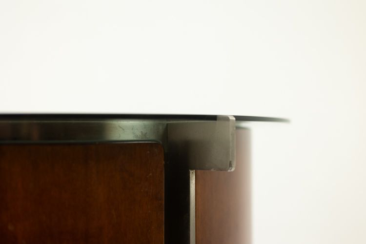 Eugenio Gerli, für Tecno. Runder Couchtisch mit integrierter Bar. Um 1960.