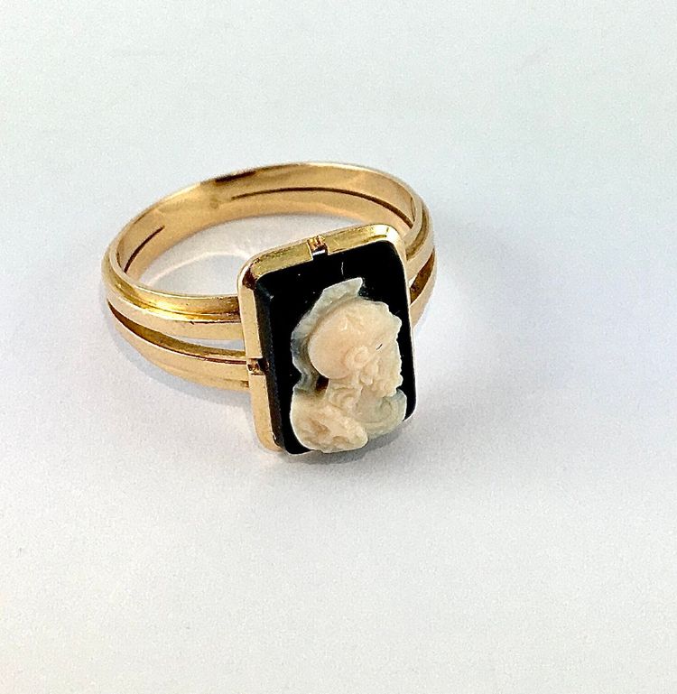 Bague Camée Agate Onyx Époque Napoléon III en Or Rose