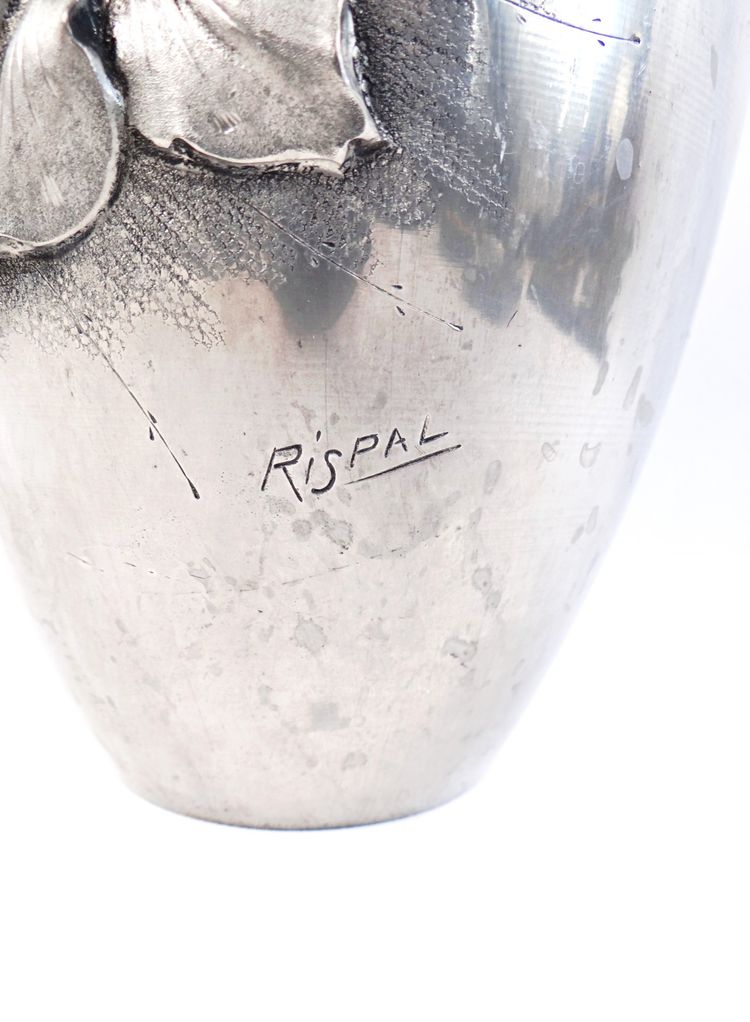 Art Nouveau vase with bas-relief flowers, signed Rispal, in pewter, early 20th century