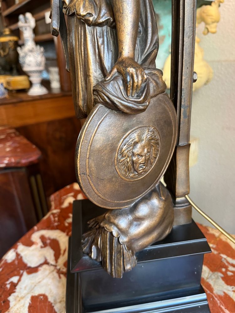 Important bronze candelabrum depicting Athena