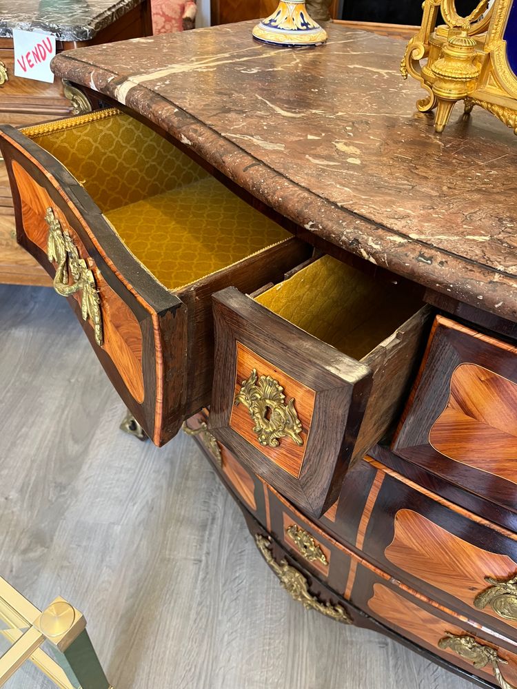 Très Belle commode tombeau 