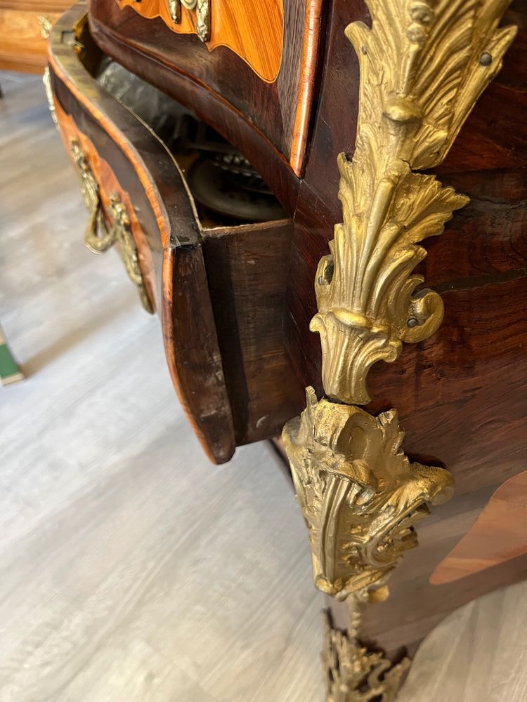 Très Belle commode tombeau 