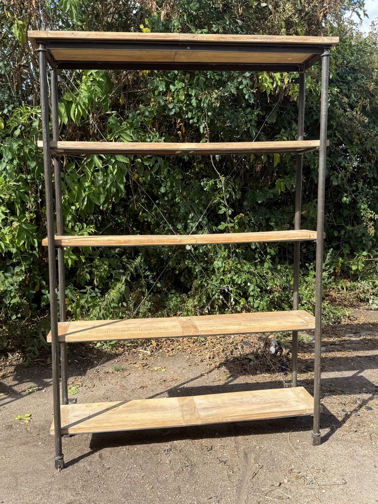 Scaffale in stile World House