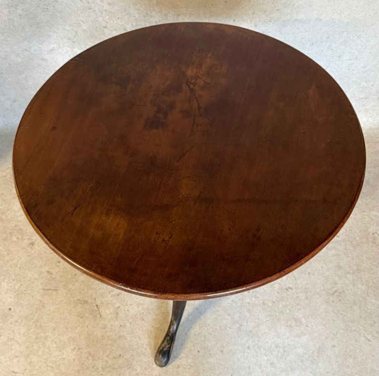 tilting side table