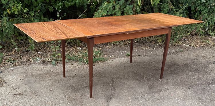 Scandinavian table