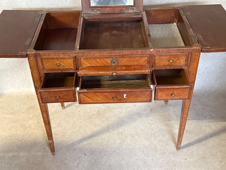 Dressing table to be restored