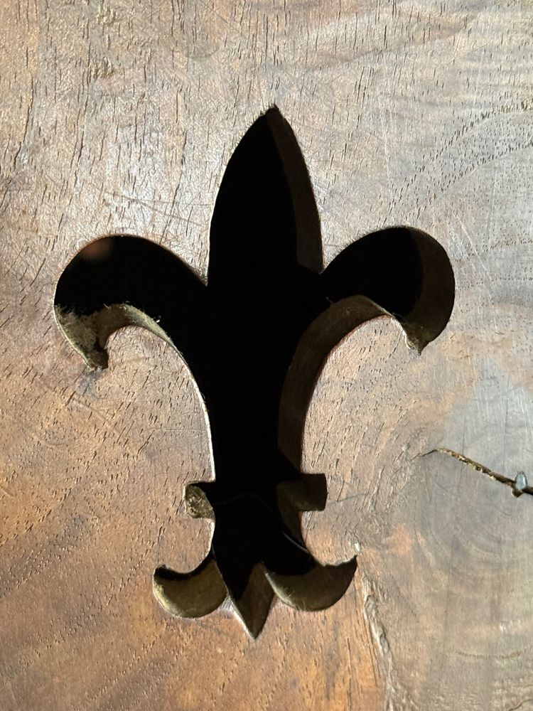 Chevet fleur de lys