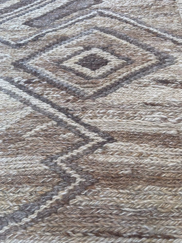 Carpet / Sumak. Iran. Mid-20th century. 180 x 135 cm