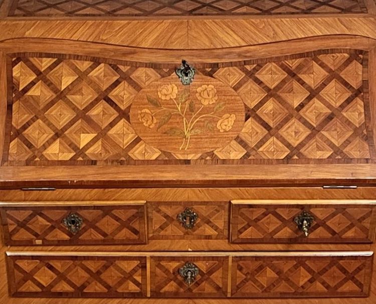 Bureau de pente en marqueterie – Époque Louis XV
