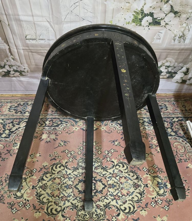 20TH CENTURY ASIA: LACQUERED SIDE TABLE