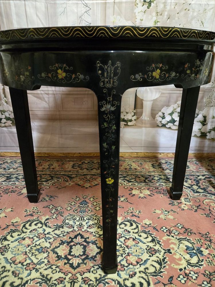 20TH CENTURY ASIA: LACQUERED SIDE TABLE