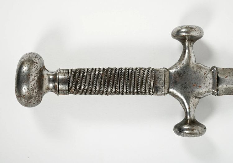 Heavy thrusting dagger from the 16th–17th centuries