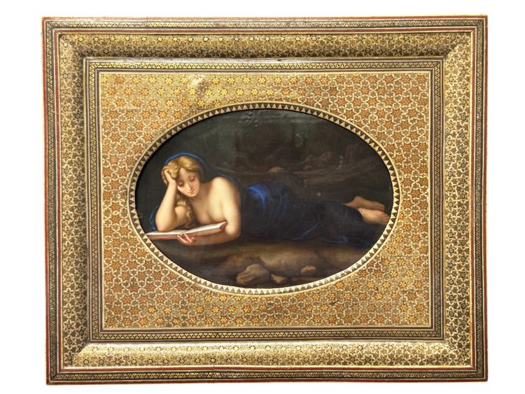 KPM - PLAQUE EN PORCELAINE MADELEINE LISANT