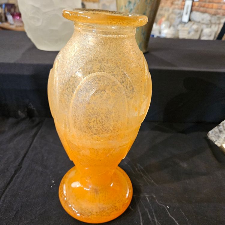 André Delatte - Vase dégagé à l'acide, dans les tons orangés,  époque art déco, signé.
