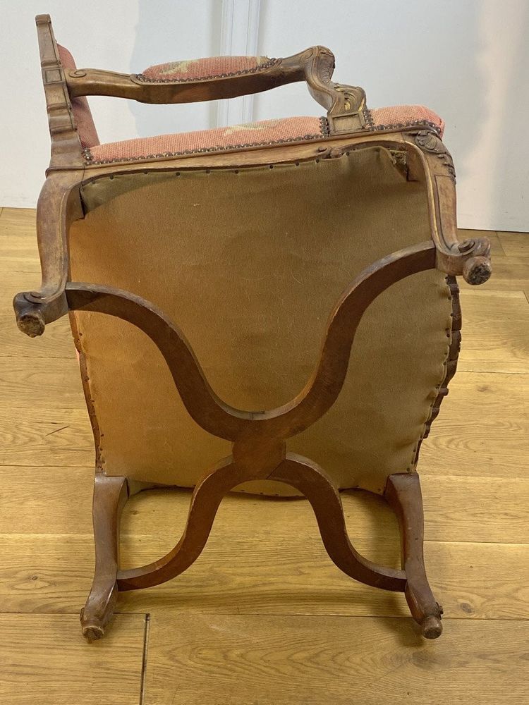 FAUTEUIL DU XIXe DE STYLE REGENCE EN NOYER SCULPTÉ TAPISSÉ