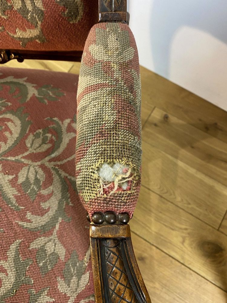 FAUTEUIL DU XIXe DE STYLE REGENCE EN NOYER SCULPTÉ TAPISSÉ
