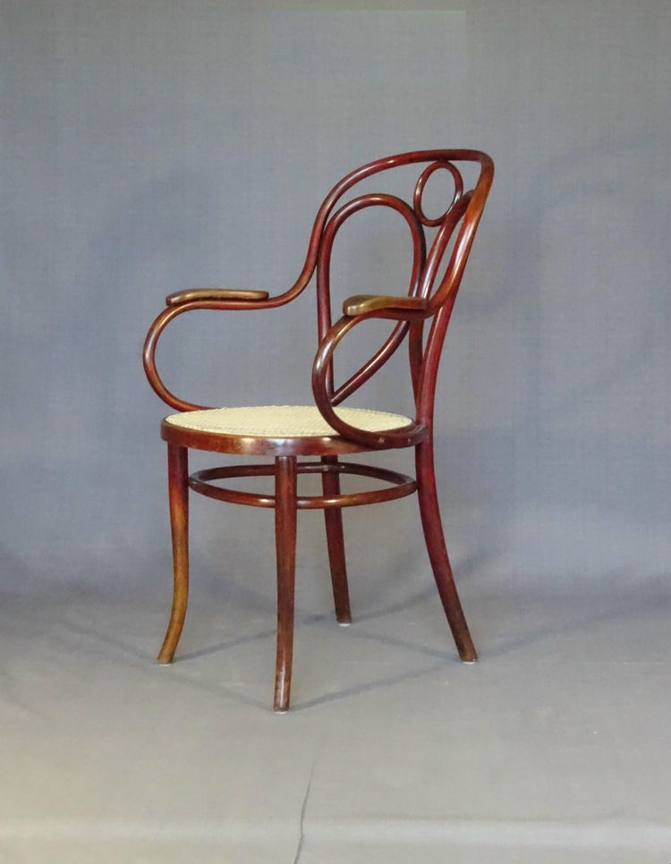Fauteuil Thonet N°19 canné neuf , prêt à servir- Vers 1905 -