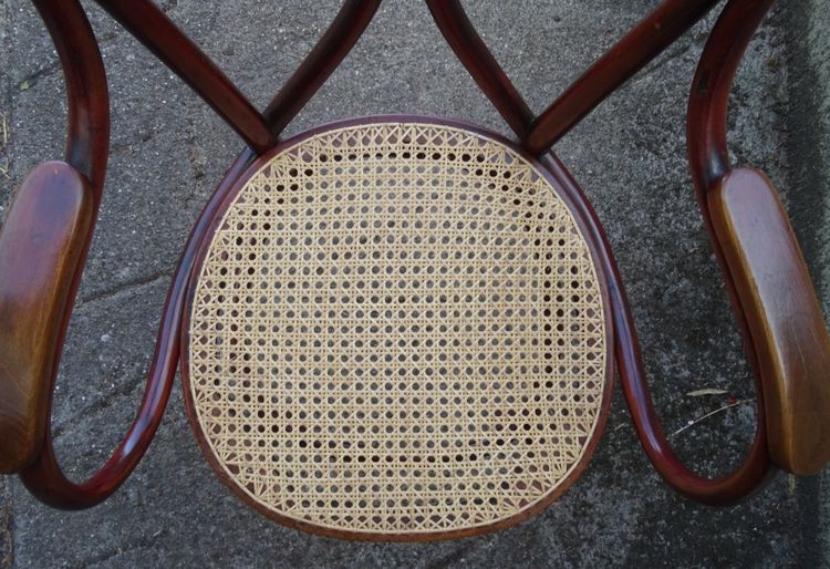 Fauteuil Thonet N°19 canné neuf , prêt à servir- Vers 1905 -