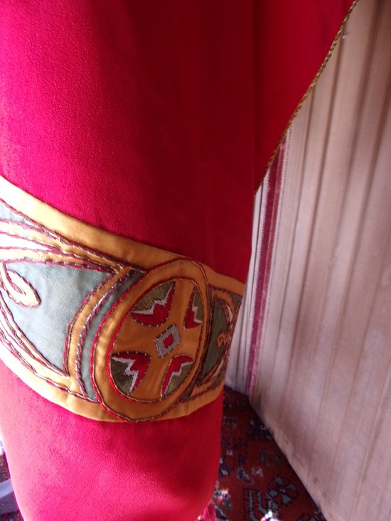 Humeral veil, mid-twentieth century period