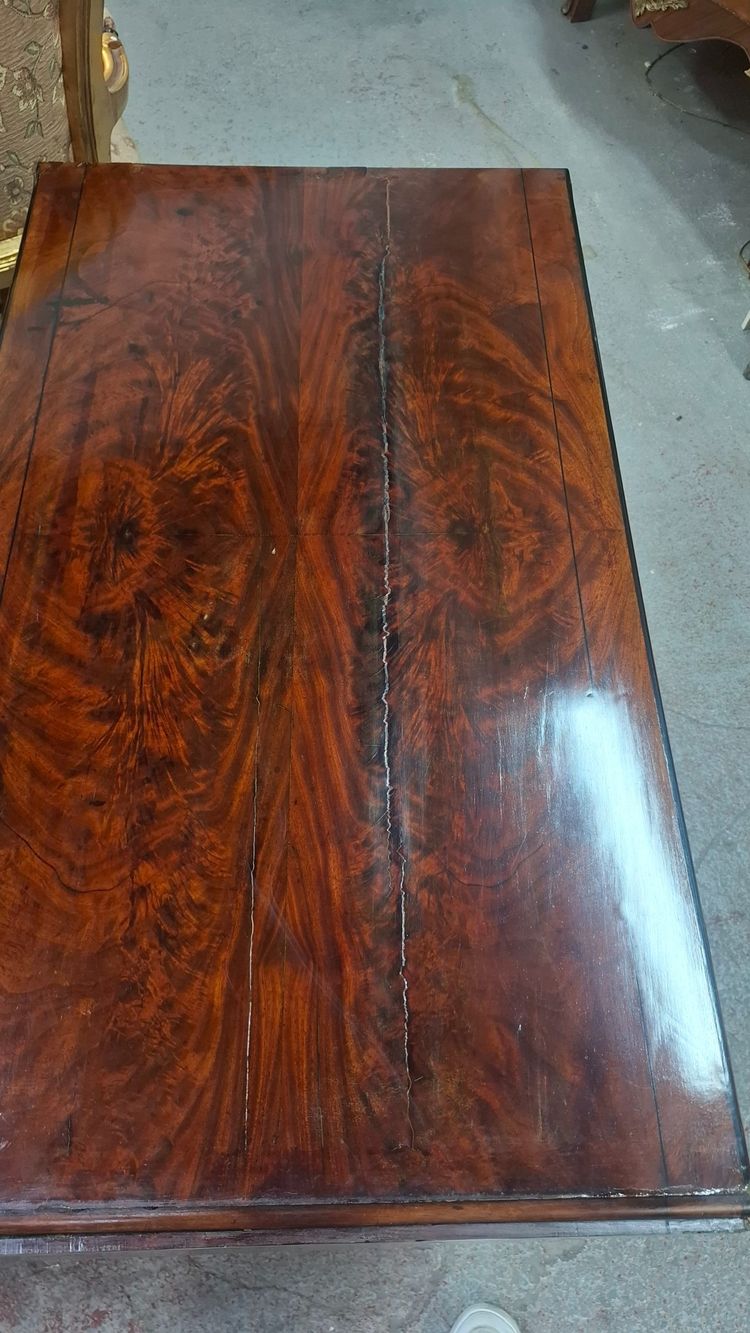 Schreibtisch im Empire-Stil aus Mahagoni