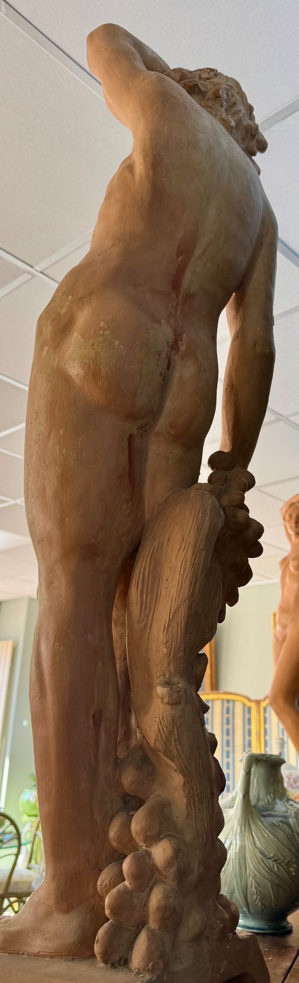 Ein Paar große Terrakotta-Statuen