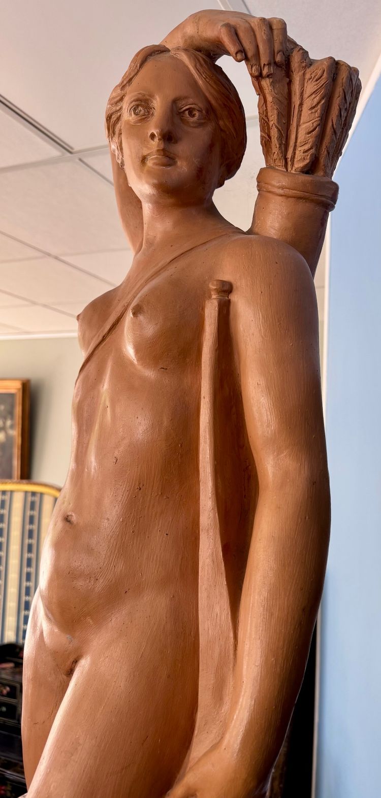 Ein Paar große Terrakotta-Statuen