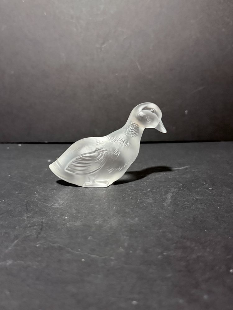 Baccarat – Canard en cristal satiné, signé