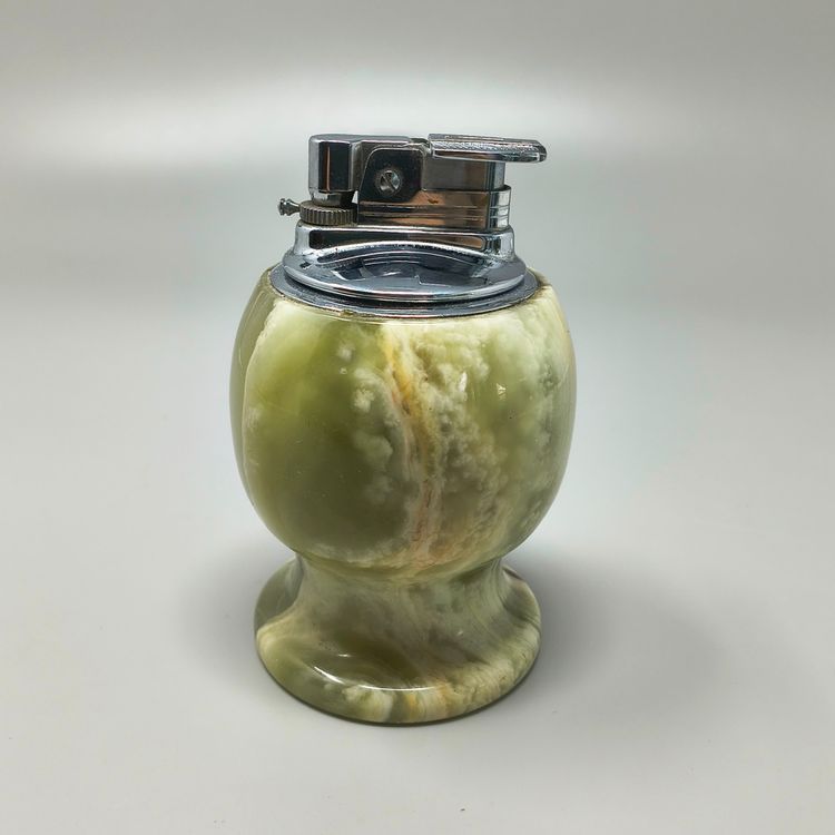 Set da fumo italiano in onice, stile Mid-Century Modern, anni '60, con accendino da tavolo e posacenere.