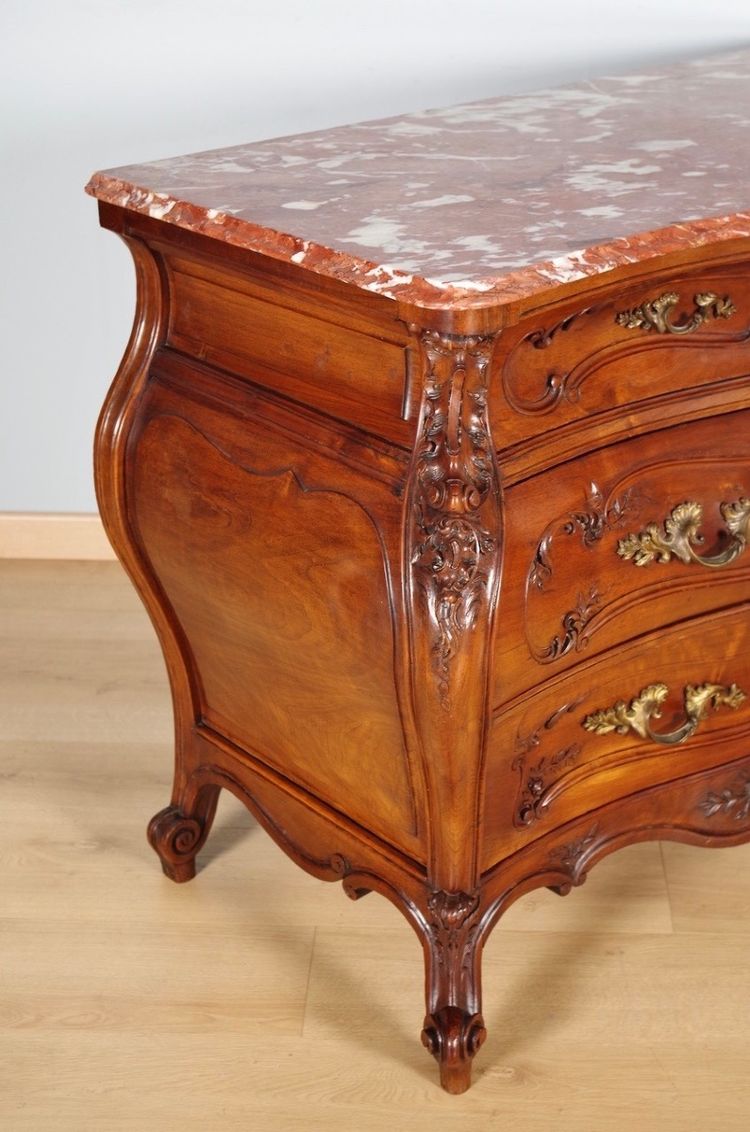 Kommode im Stil Louis XV aus geschnitztem Nussbaumholz, um 1900