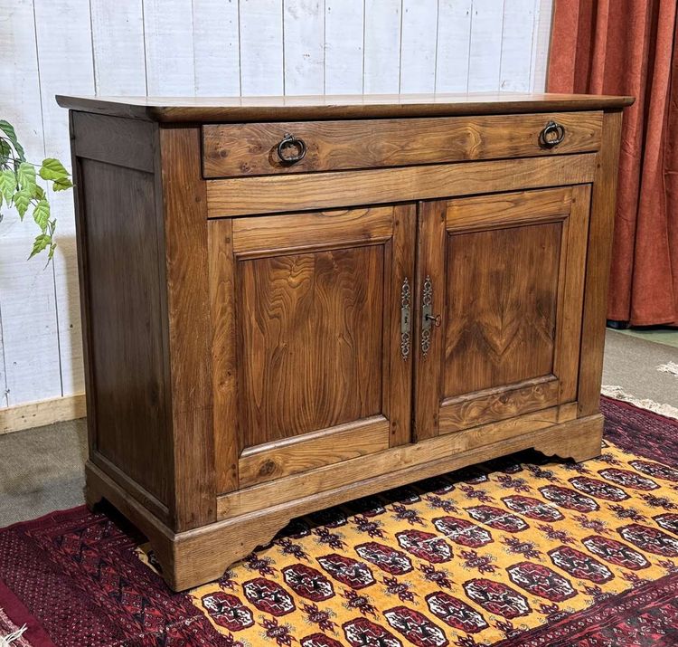 Early 20th century chestnut sideboard