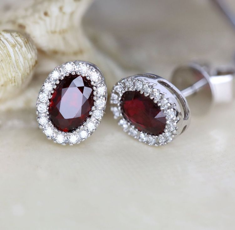 Boucles d’oreilles ovales rubis et diamants