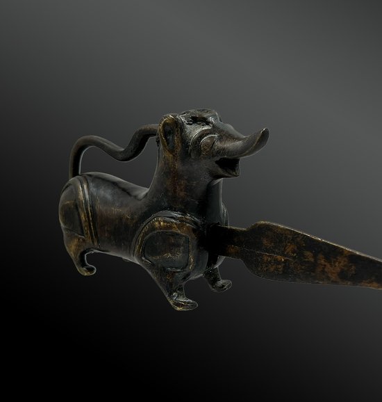 CADENAS zoomorphe - Inde, XIXème siècle 