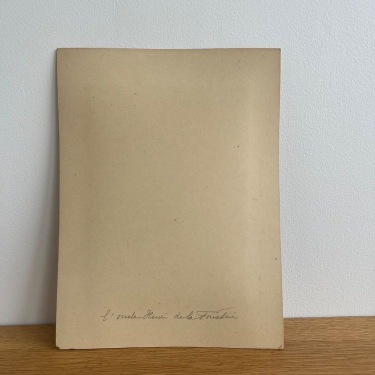 Foto su carta albumina incollata su cartoncino raffigurante un pittore dilettante del XIX secolo