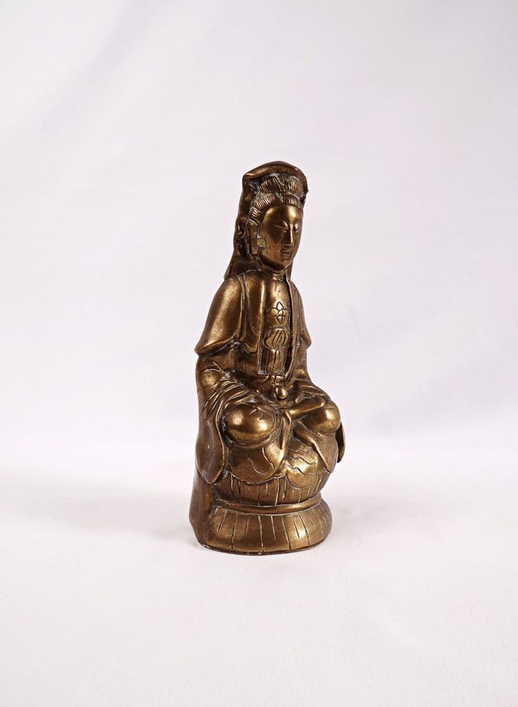 Gilded bronze Guanyin statue, chiseled, early 20th-century Chinese religious craftsmanship