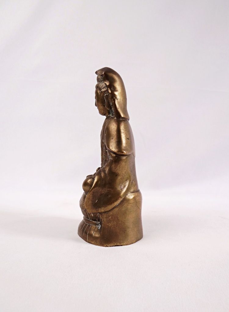 Gilded bronze Guanyin statue, chiseled, early 20th-century Chinese religious craftsmanship