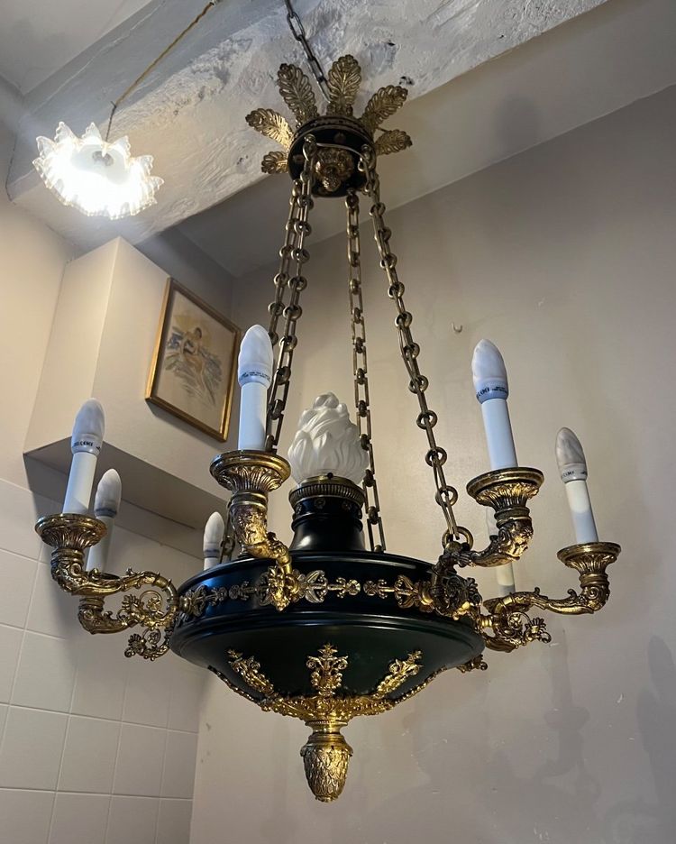 Großer Kronleuchter im Empire-Stil
