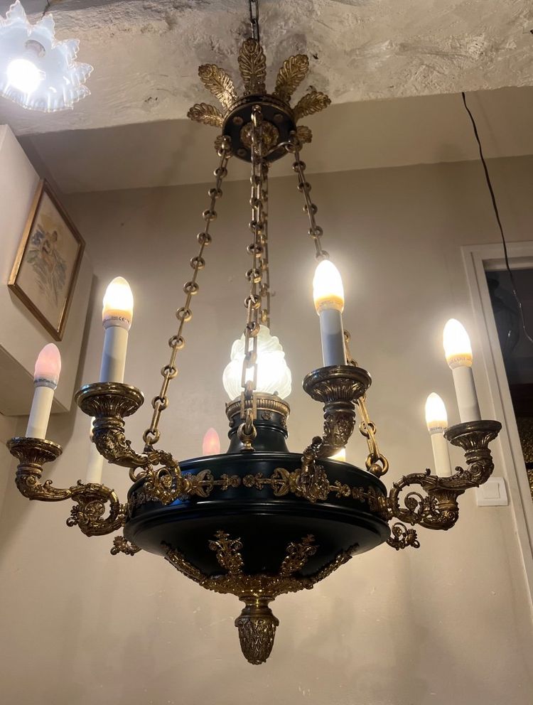 Großer Kronleuchter im Empire-Stil