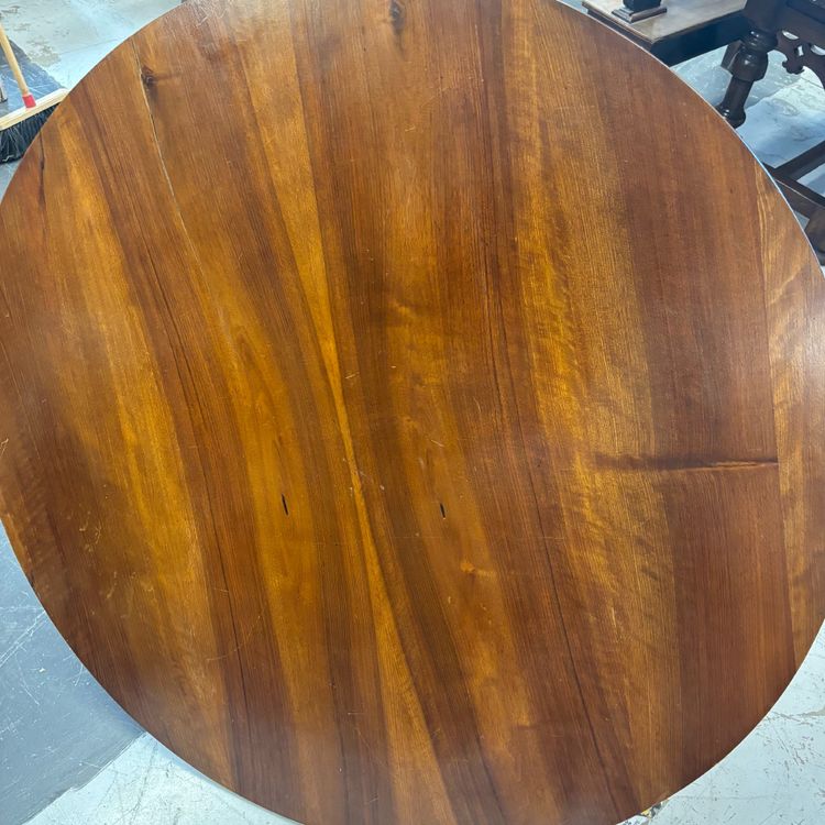Antique round Louis Philippe sailboat table, 19th century, walnut. Dimensions: 134 cm, H 80 cm, tabletop 2 cm thick  