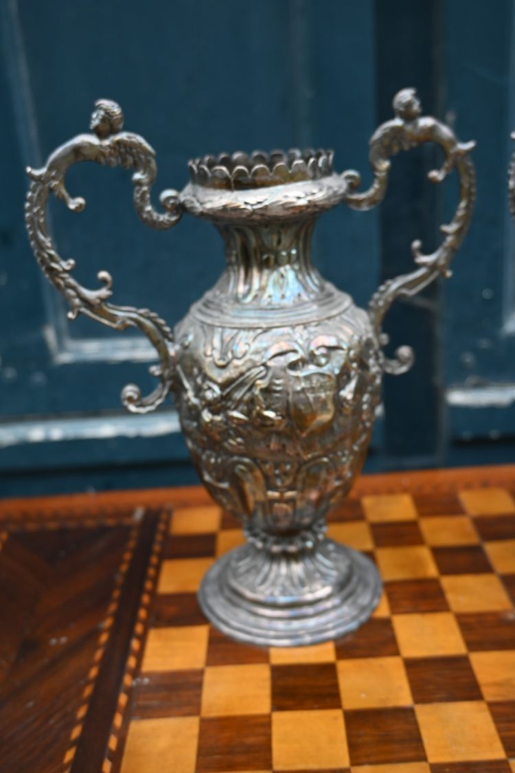 Paire de vase en métal plaqué de style Baroque du XVIII