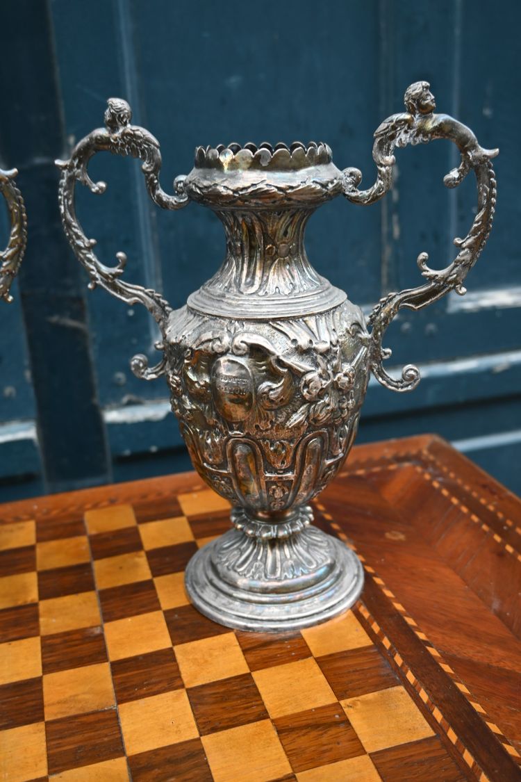 Paire de vase en métal plaqué de style Baroque du XVIII