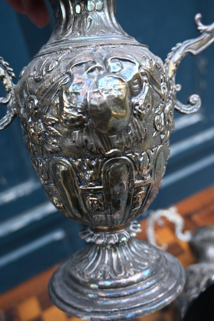 Paire de vase en métal plaqué de style Baroque du XVIII