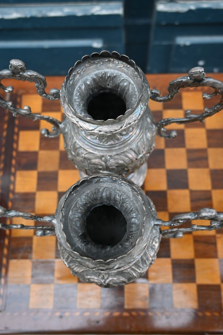 Paire de vase en métal plaqué de style Baroque du XVIII