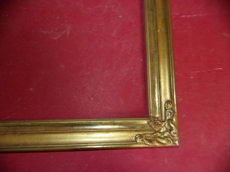 Cornice del XIX secolo in legno dorato.