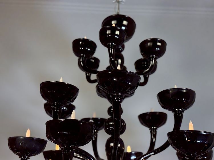 Lustre vénitien en verre de Murano noir, 28 feux de lumière, fin du XXème siècle