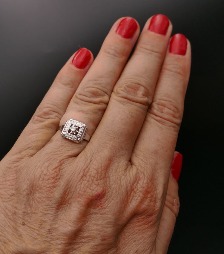 Bague diamant, monture en or 18 carats et platine.