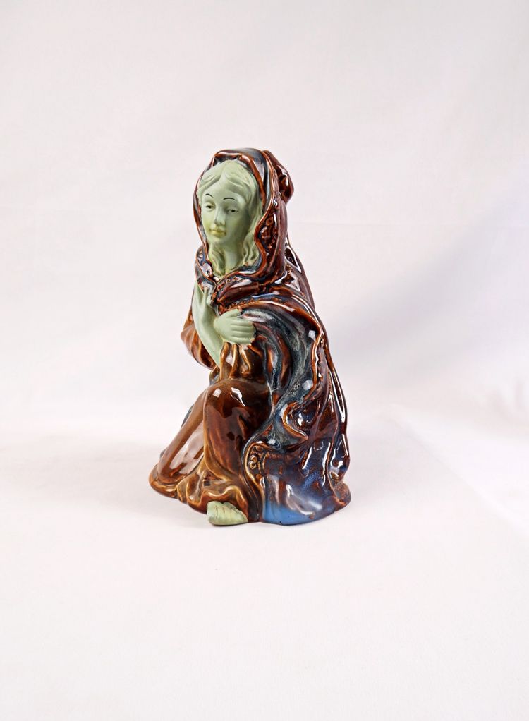 Polychrome Porcelain Statue of the Kneeling Virgin of the Nativity