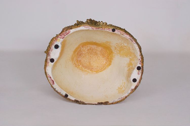 Petite table d'appoint dorée , Italie, année 70.