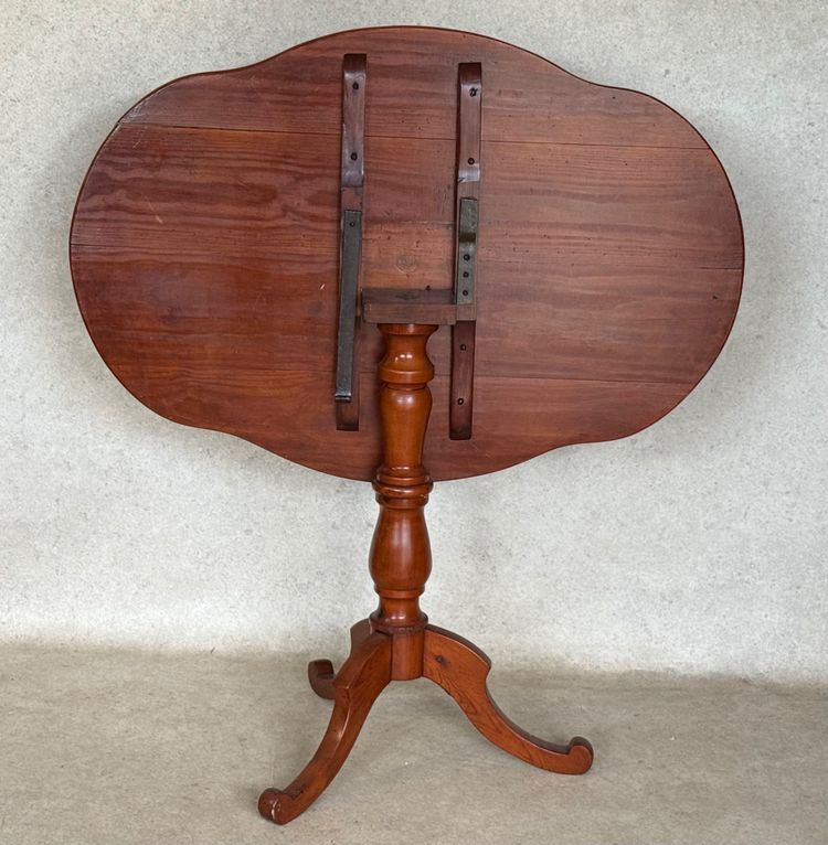 Tavolino laterale per violino