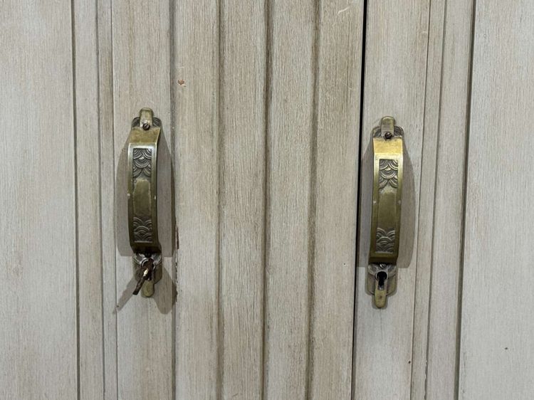 Credenza Art Déco in noce, rovere e piano in marmo.